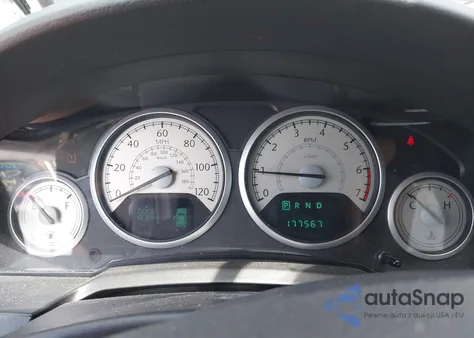 2010 Chrysler Town & Country Touring Plus z USA, uszkodzony, nr VIN 2A4RR8DX1AR361211